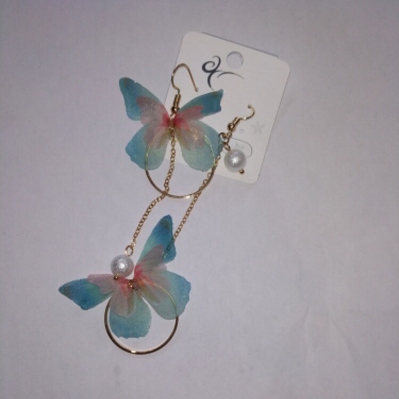Asymmetrical Pearl Butterfly Earrings - Picture 6 of 8